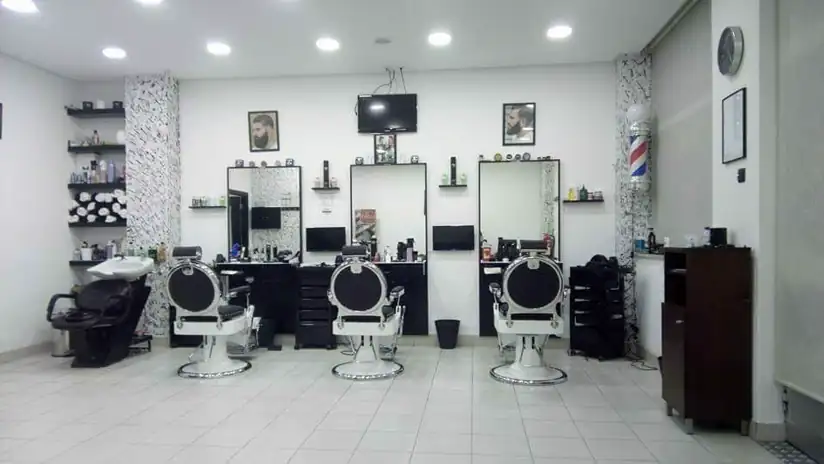 Interior da Barbearia Resende