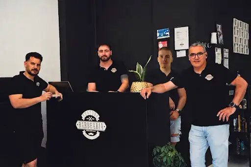 Equipa da Barbearia Resende